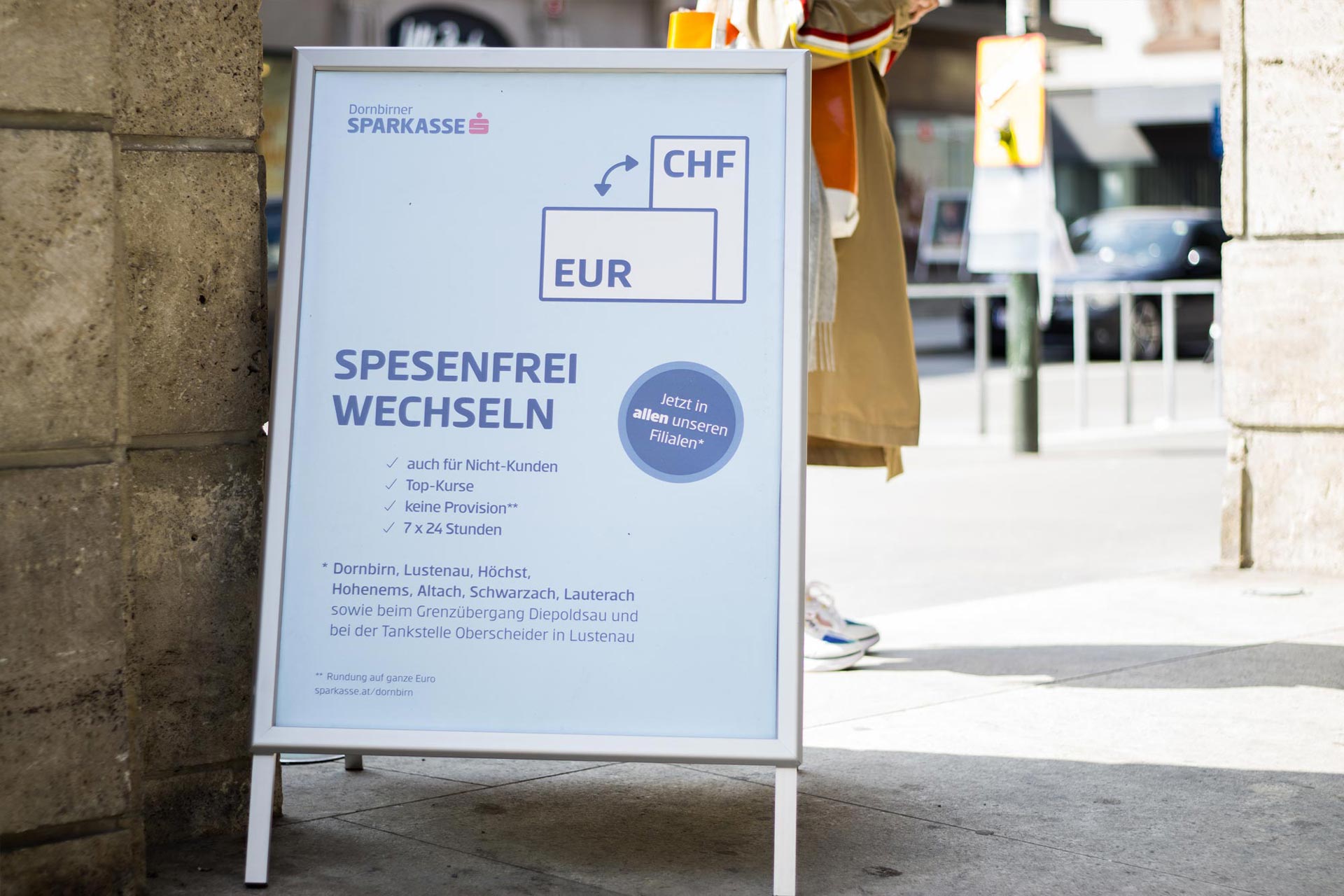 Plakat für die Wechselautomaten der Dornbirner Sparkasse – von Bernhard Hafele