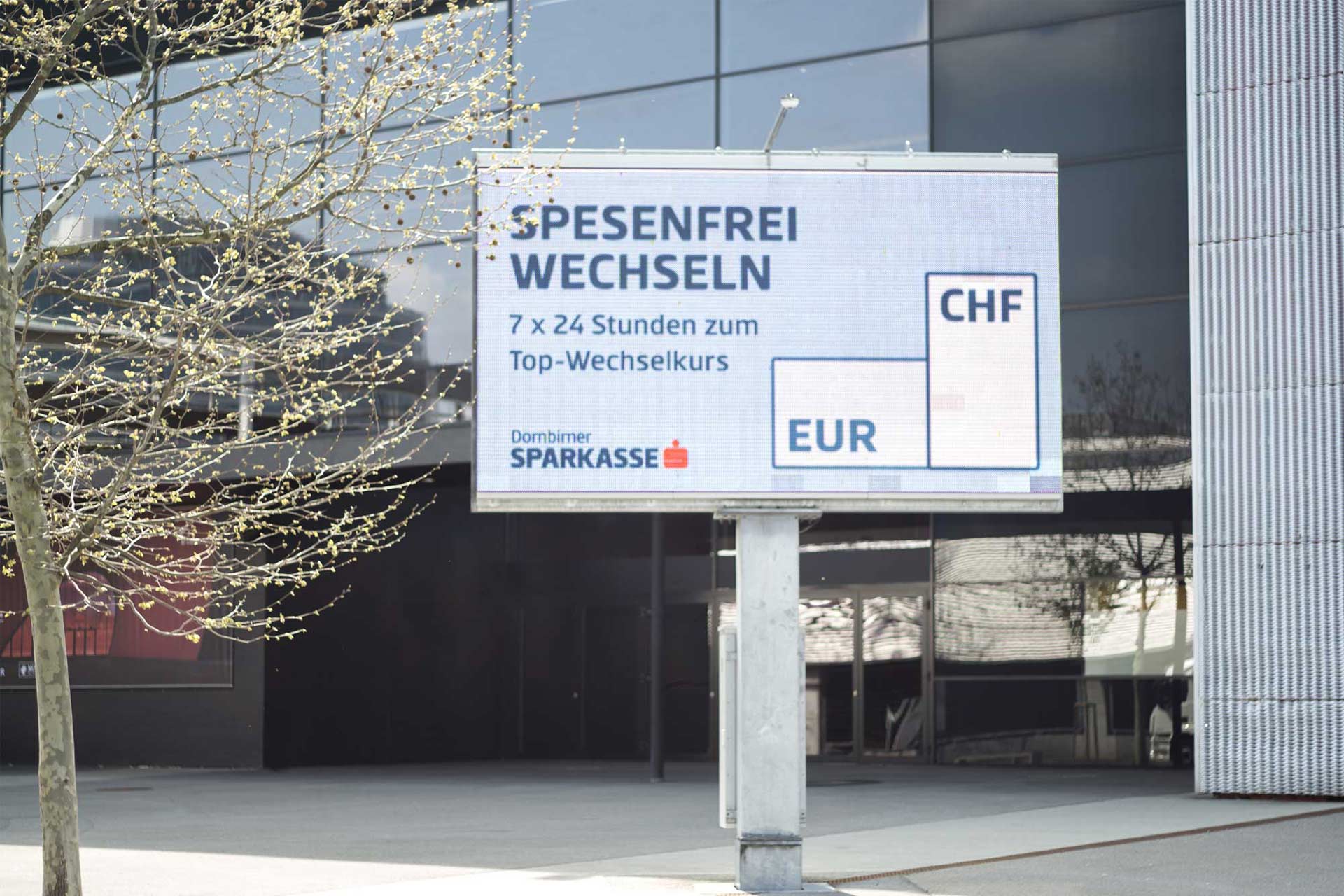 Außenwerbung der Dornbirner Sparkasse – von Bernhard Hafele