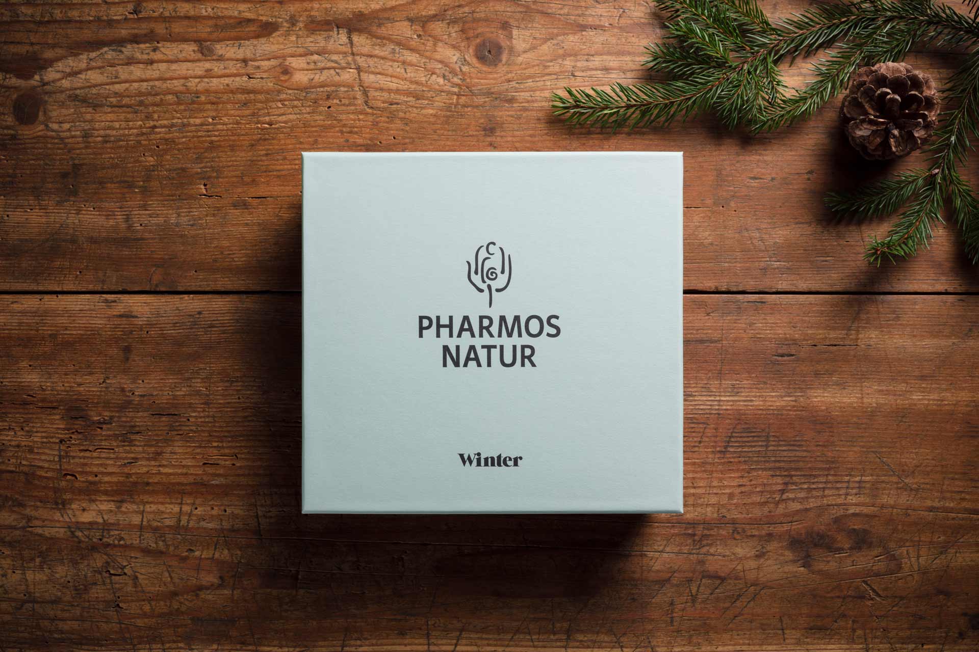 Packagingdesign und Fotokonzept für Pharmos Natur, Weihnachtsset, Verpackung, Weihnachten, Naturkosmetik, Design, Grafikdesign, Bernhard Hafele